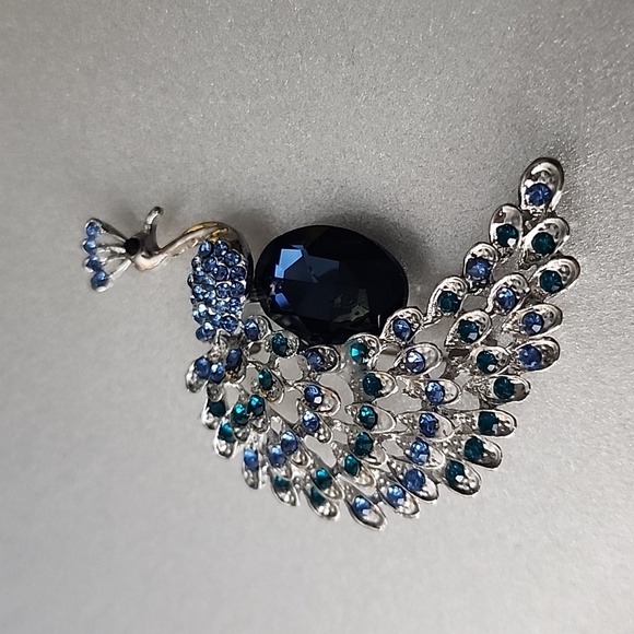 Fashion Jewelry Jewelry - Peacock BROOCH With simulated Emeralds